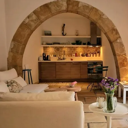 Charming Old Town House & Peaceful Patio * Rhodes City