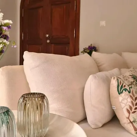 Charming Old Town House & Peaceful Patio * Rhodes City