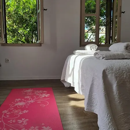 Charming Old Town House & Peaceful Patio 度假居 *